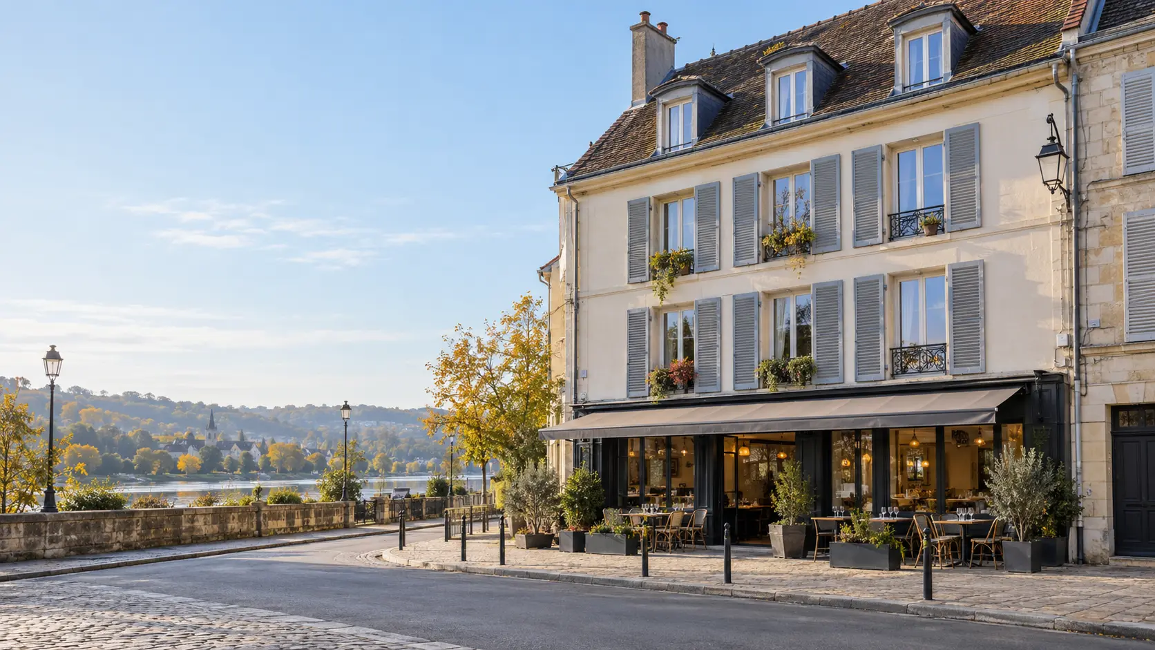 Petit immeuble avec restaurant au rez-de-chaussée et appartements à Triel-sur-Seine, illustration de prévention incendie.
